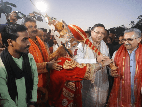 CM Dhami participated in the Dussehra festival organized at the parade ground