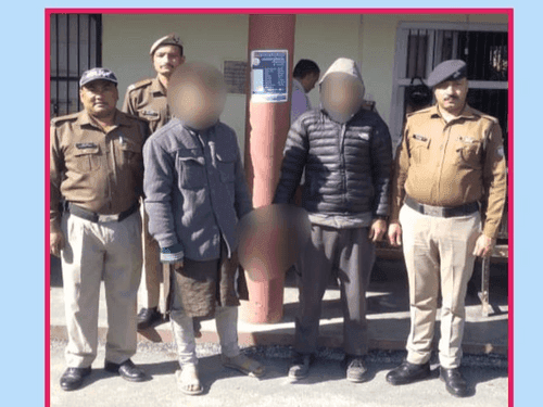 02 smugglers arrested with 15.72 grams of smack