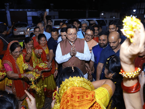 Migrant Uttarakhandis welcome CM Dhami in Mumbai