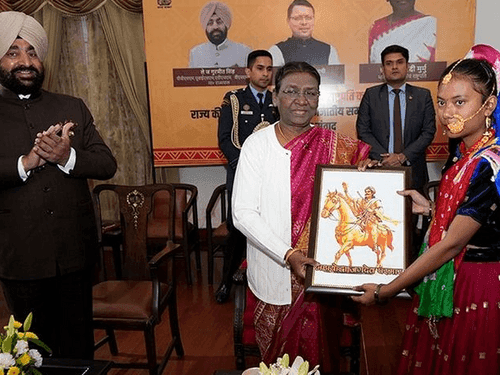 President Smt. Draupadi Murmu interacted with the especially vulnerable tribal groups of the state
