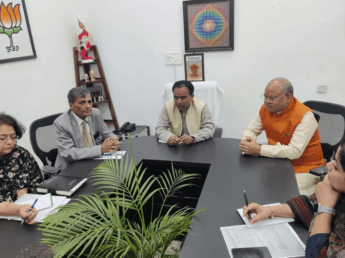 Health Minister Dr. Dhan Singh Rawat took a review meeting of the Health Department.