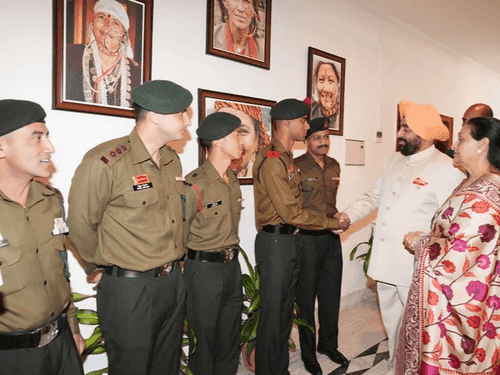 Governor Gurmit Singh met soldiers of various army units deployed in Dehradun