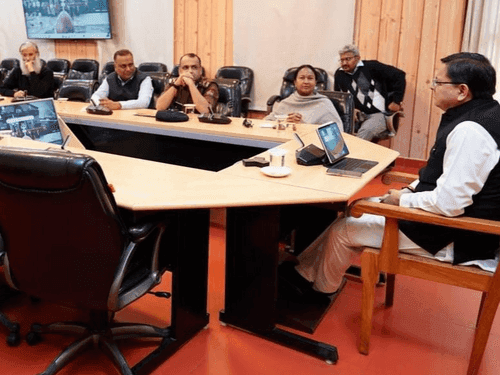 CM Dhami reviewed the ongoing rescue operations to rescue the workers