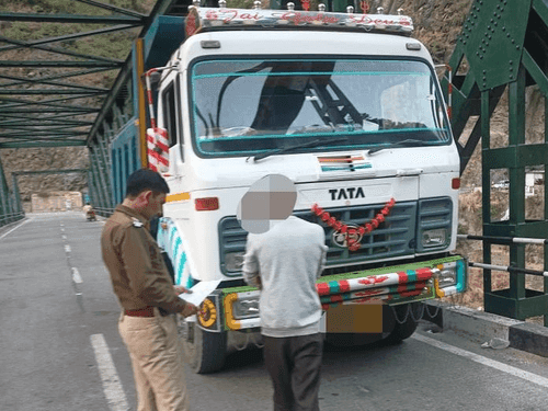 Pithoragarh Police action against total 138 drivers violating traffic rules