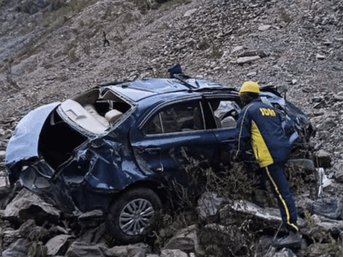 Car fell into 150 meter deep ditch, two injured