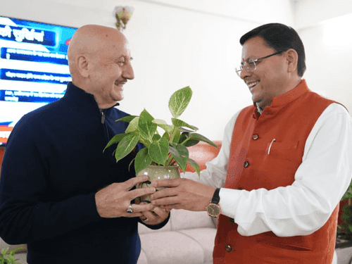 Famous film actor Anupam Kher met CM Dhami