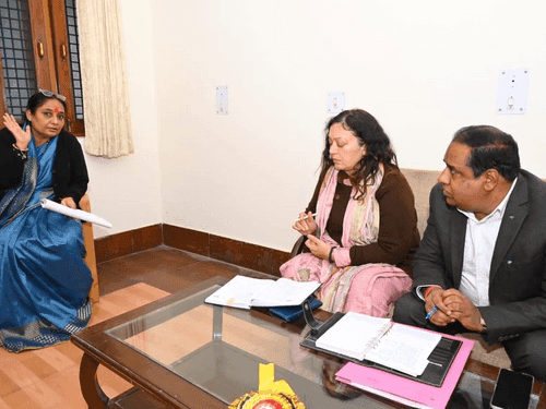 Assembly Speaker Mrs. Ritu Khanduri held a meeting with officials of all departments.