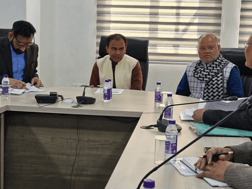 Health Minister Dr. Dhan Singh Rawat held a meeting to review the state government health scheme