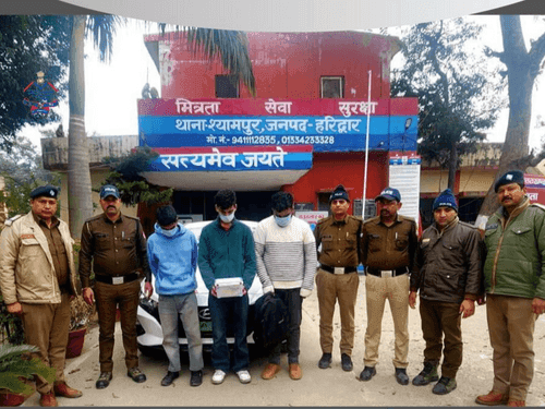 Three accused arrested while smuggling 1 kg hashish