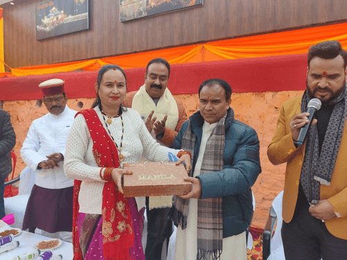 Cabinet Minister Dr. Dhan Singh Rawat inaugurated 'Welcome to Srinagar' welcome wall