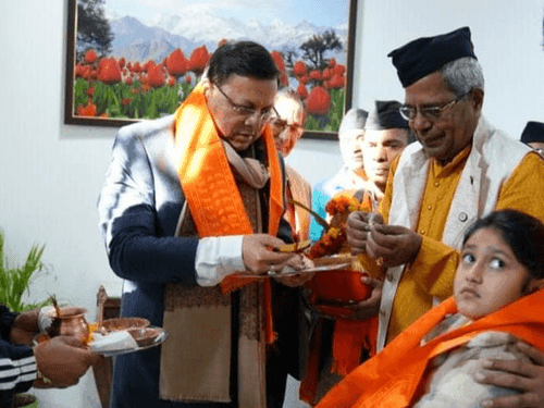 Members of ‘Akshat Vitran Toli’ met CM Dhami