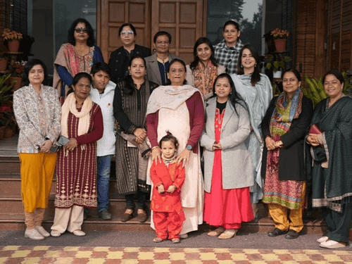 First Lady Mrs. Gurmeet Kaur distributed blankets to daily wage employees