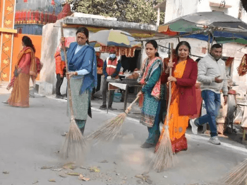 Cabinet Minister reached Veerbhadra Mahadev Temple, did Shramdaan