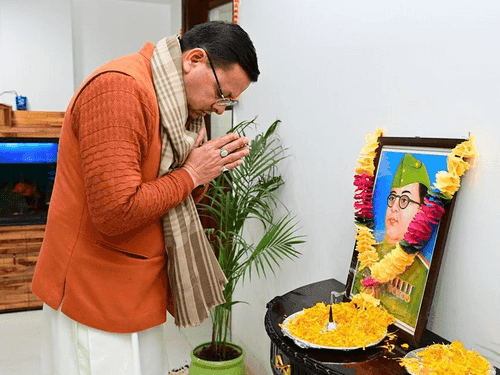 CM Dhami paid tribute to Netaji Subhash Chandra Bose on his birth anniversary