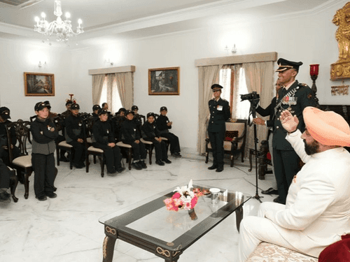Students of Phobrang area of Ladakh met the Governor
