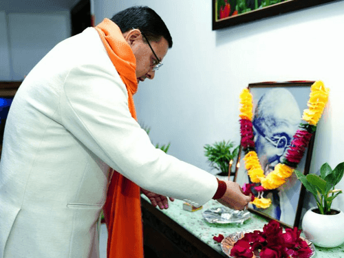 CM Dhami paid tribute to Father of the Nation Mahatma Gandhi by paying floral tributes on his photograph on his death anniversary.