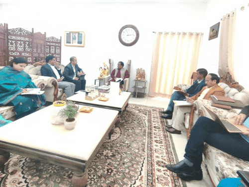 Cabinet Minister Dr. Dhan Singh Rawat held a meeting with senior officials of concerned departments