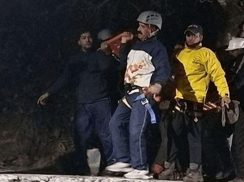 Pickup vehicle lost control and fell into ditch, rescued by Nainital Fire Station