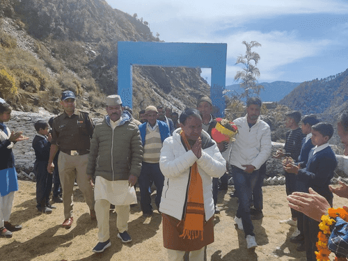Cabinet Minister Dr. Dhan Singh Rawat laid the foundation stone of Panchayat Bhawan Sayoli-Malli.