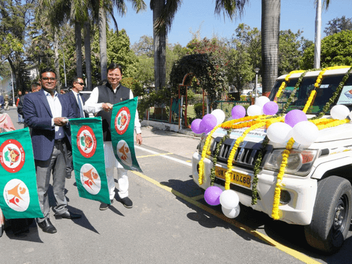 CM Dhami flagged off the rescue mobile vans