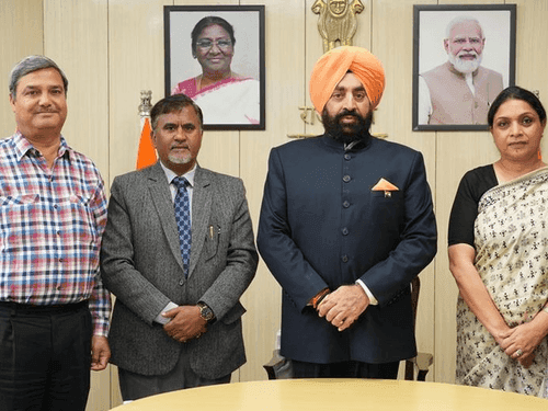 Vice Chancellor of Kumaon University, Nainital met Governor Gurmit Singh