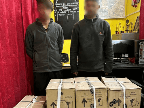 Chamoli police recovered 16 boxes of illegal liquor from liquor smugglers.