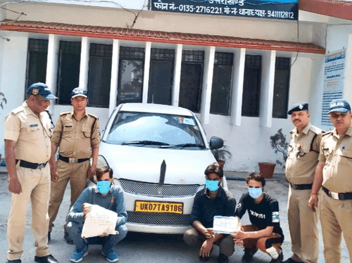 Doon Police arrested drug smugglers with intoxicating capsules and tablets