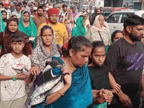 Crowd gathered in nagar parikrama