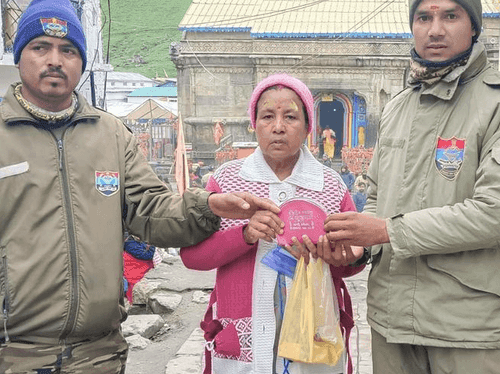 PRD jawan handed over the lost purse to its owner