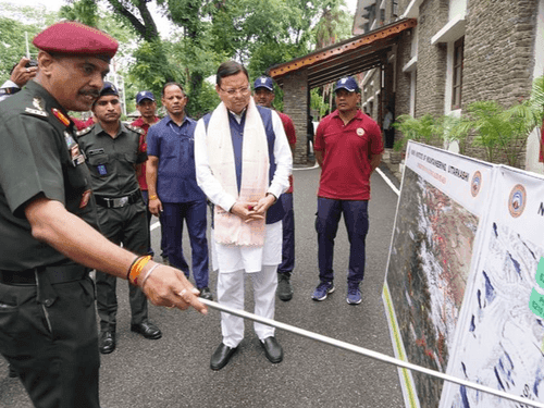 CM Dhami flagged off the mountaineering expedition