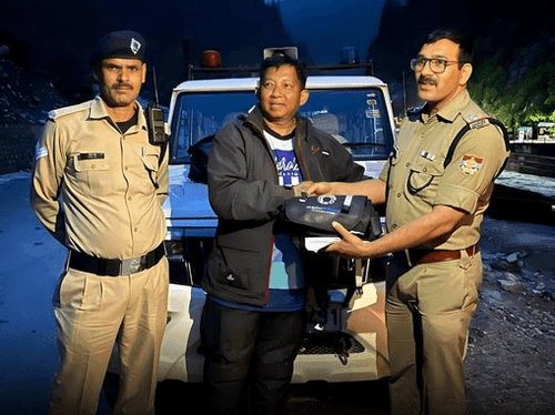 Uttarakhand Police handed over the lost bag of a foreign national to him