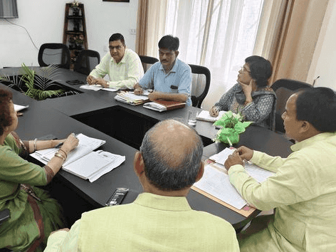 Health Minister Dr. Dhan Singh Rawat held a review meeting of the Health Department