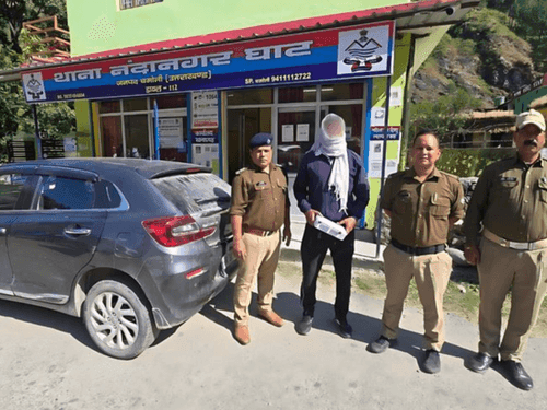 Chamoli Police arrested a smuggler with 130 grams of illegal caterpillar fungus