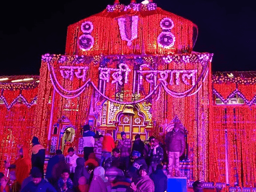 The doors of Shri Badrinath Dham are closed for the winter season