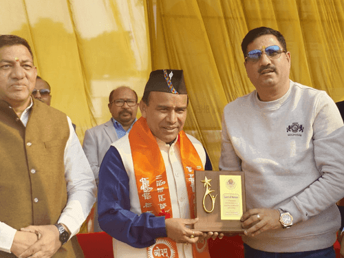 Cabinet Minister Dr. Dhan Singh Rawat rewarded the players