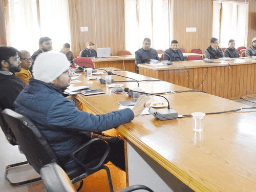 District Magistrate Sandeep Tiwari reviewed the work with the officials