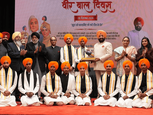 Governor Gurmit Singh paid tribute to Veer Sahibzadas