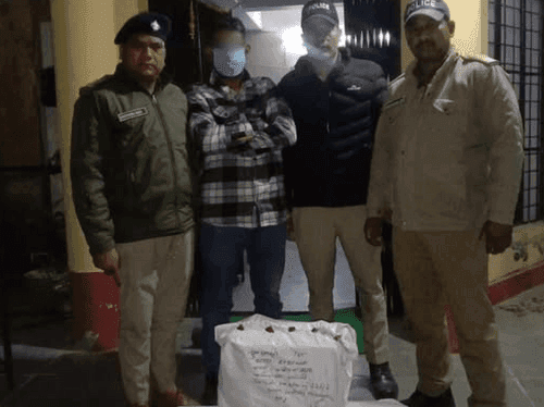 Chamoli Police arrested two accused with 07 boxes of illegal liquor