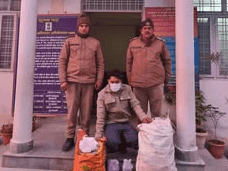 Rudraprayag Police arrested the accused with 04 boxes of illigal liquor