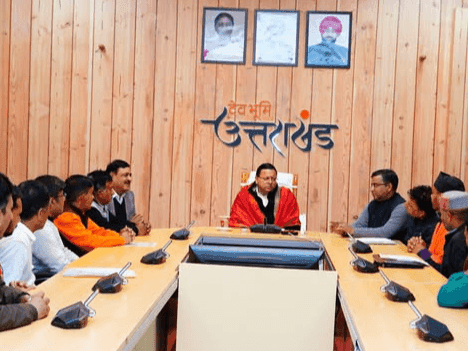 Uttarakhand Char Dham Tirtha Priest Mahapanchayat met CM Dhami
