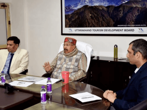Cabinet Minister Satpal Maharaj held a meeting with tourism officials