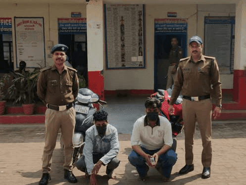 Two smugglers arrested with 21.45 grams of illegal smack