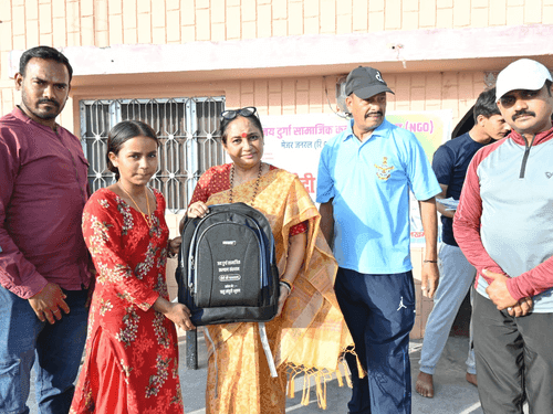 Assembly Speaker Ritu Khanduri met children at 'Didi Ki Pathshala'