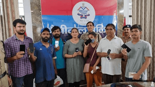 Nainital Police recovered 346 mobiles and handed them over to their owners