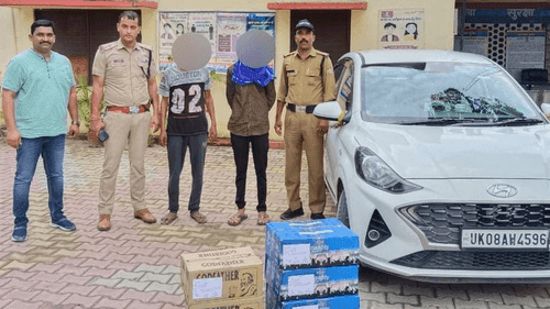 Accused arrested with 3 boxes of English liquor and 2 boxes of beer and pistols