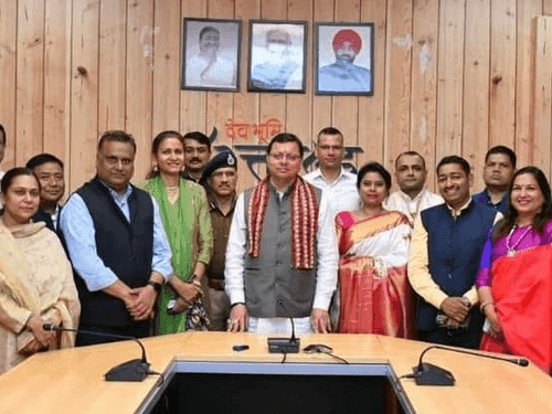 Senior police officers met CM Dhami and wished Diwali