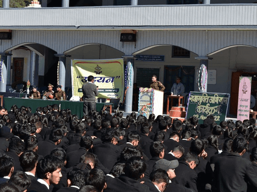 SP Uttarkashi made students aware of the side effects of drugs