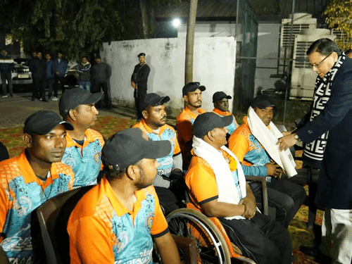 Uttarakhand wheelchair cricket team players met CM Dhami
