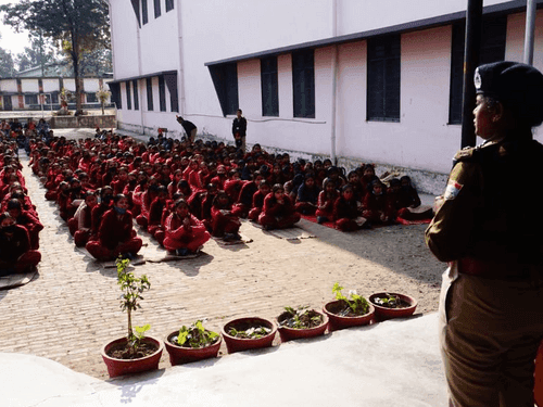 Girl students made aware by Uttarakhand Police