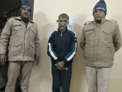 Chamoli Police arrested a smuggler with illegal liquor